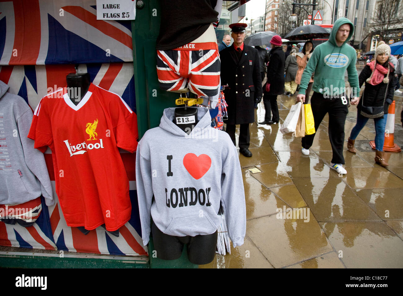 Souvenir T-shirts, Oxford Street, London, England Stockfoto