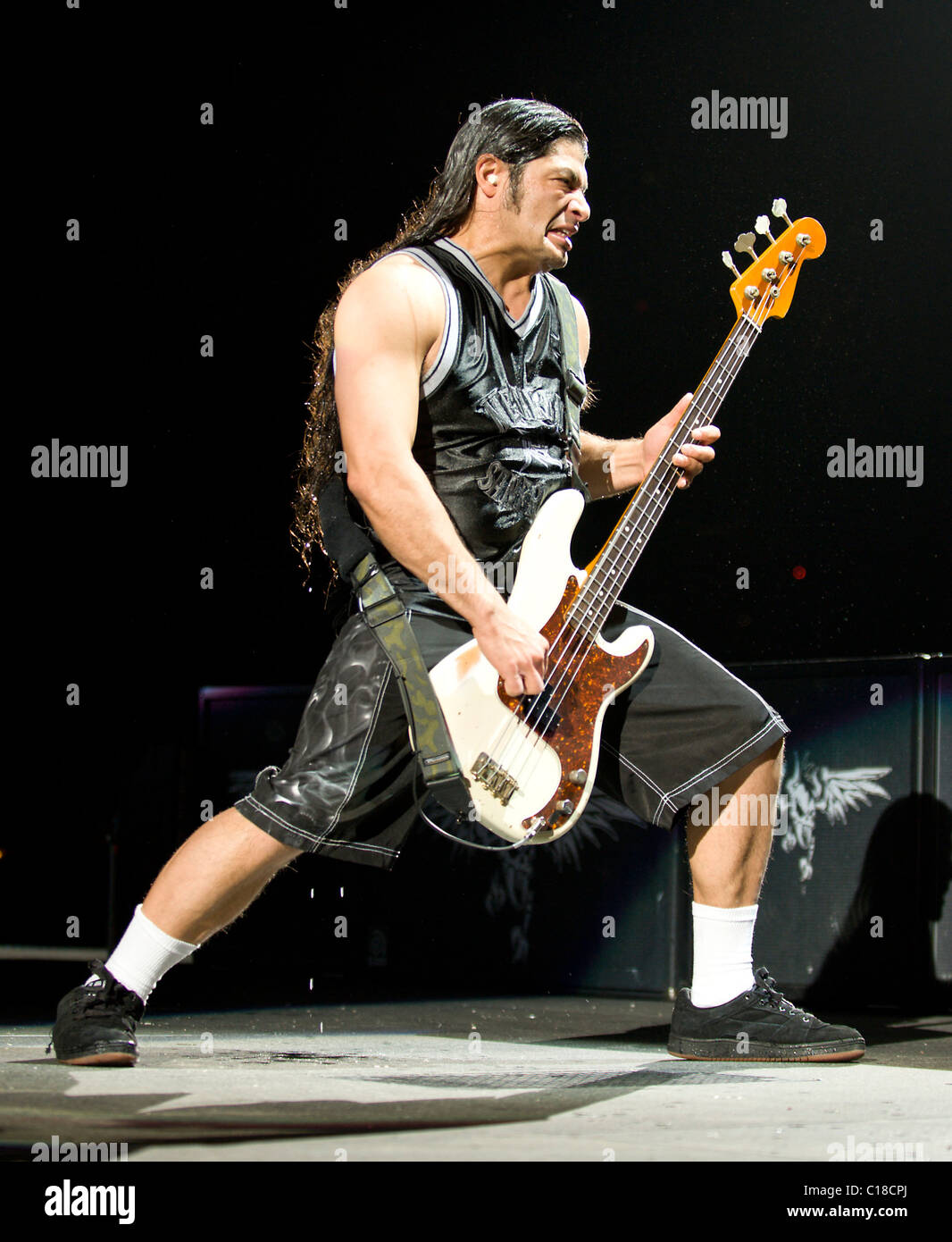 Robert Trujillo Metallica die live auf der Bühne in der O2 Arena. London,  England - 02.03.09 (obligatorisch Stockfotografie - Alamy