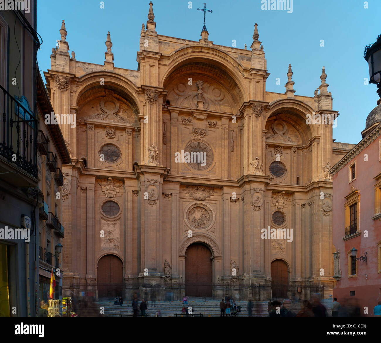 Vorderansicht der Haupteingang der Kathedrale von Granada, Spanien Stockfoto