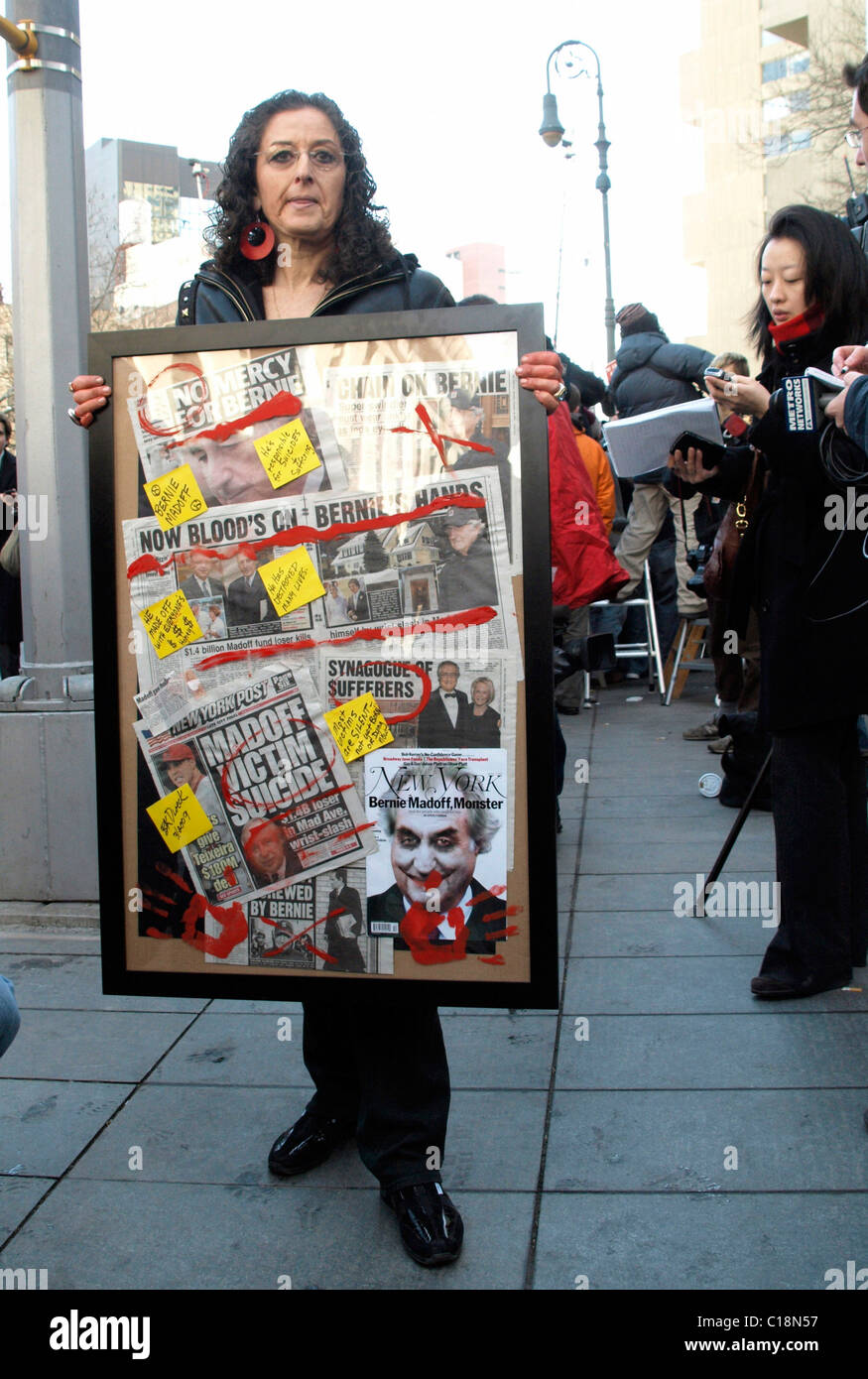 Künstler Barbara Karen Dweck die Anhörung von Bernie Madoff anlässlich der US District Court New York City, USA - 12.03.09 Tina Paul / Stockfoto