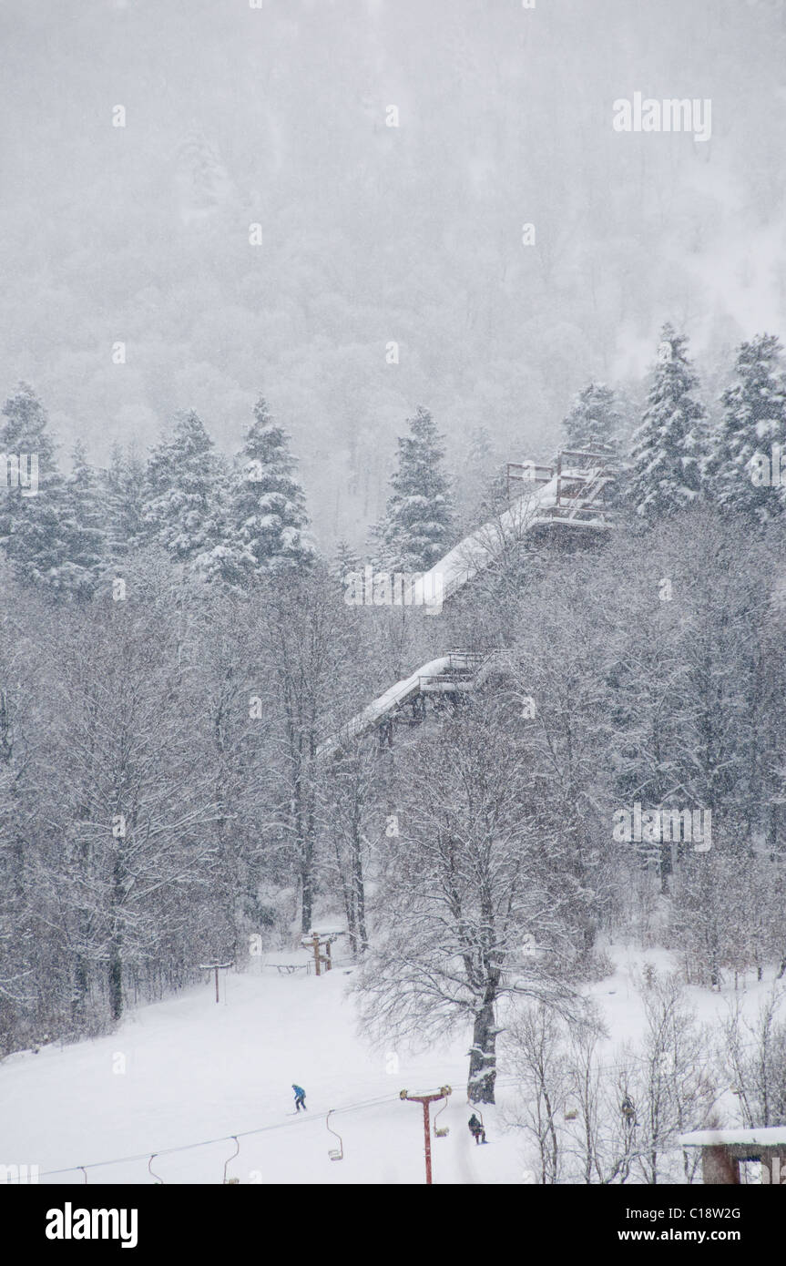 Hang-Winter-Szene in Bakuriani, Georgien Stockfoto