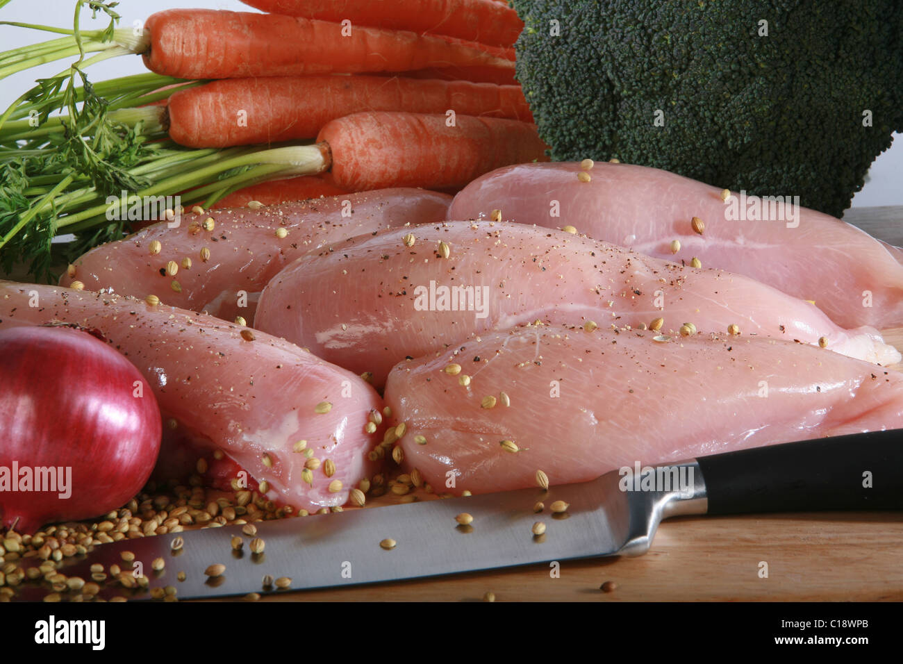Rohe Hähnchenbrust vorbereitet zum Kochen Stockfoto