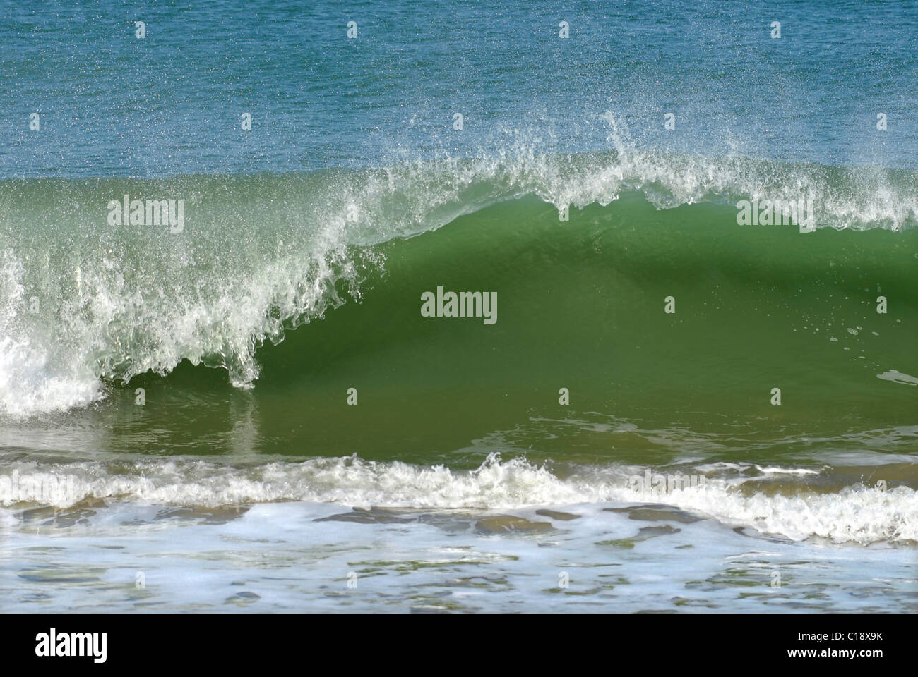 Große Welle an französische Atlantikküste Stockfoto