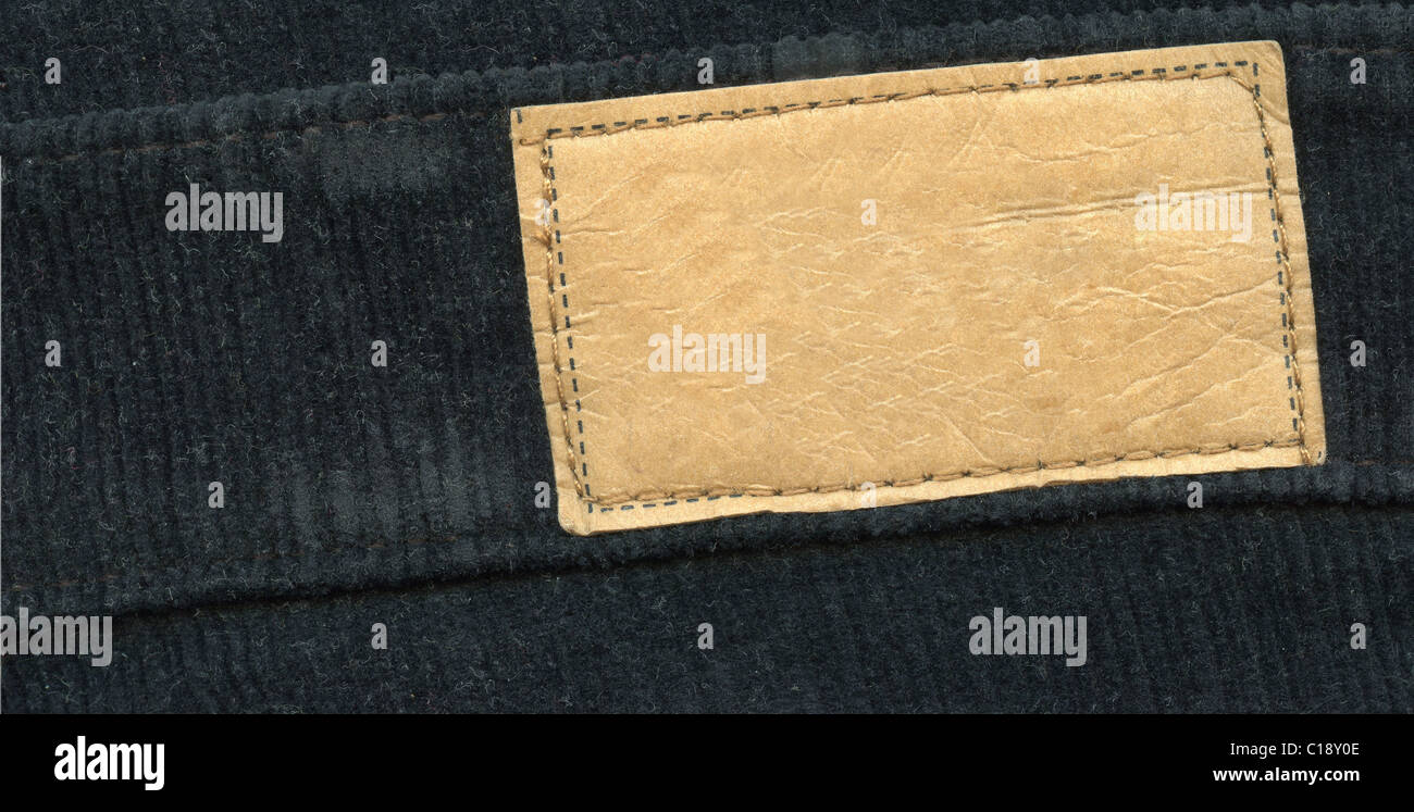 Leere Leder Label am schwarzen jeans Stockfoto