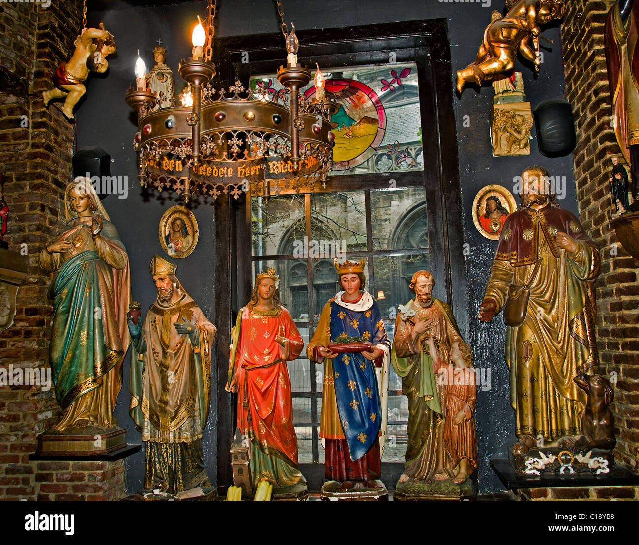 Antwerpen bar Het Elfde Gebod das elfte Gebot 400 heilige Bilder aus dem 16. Jahrhundert Kathedrale Café Belgien Stockfoto