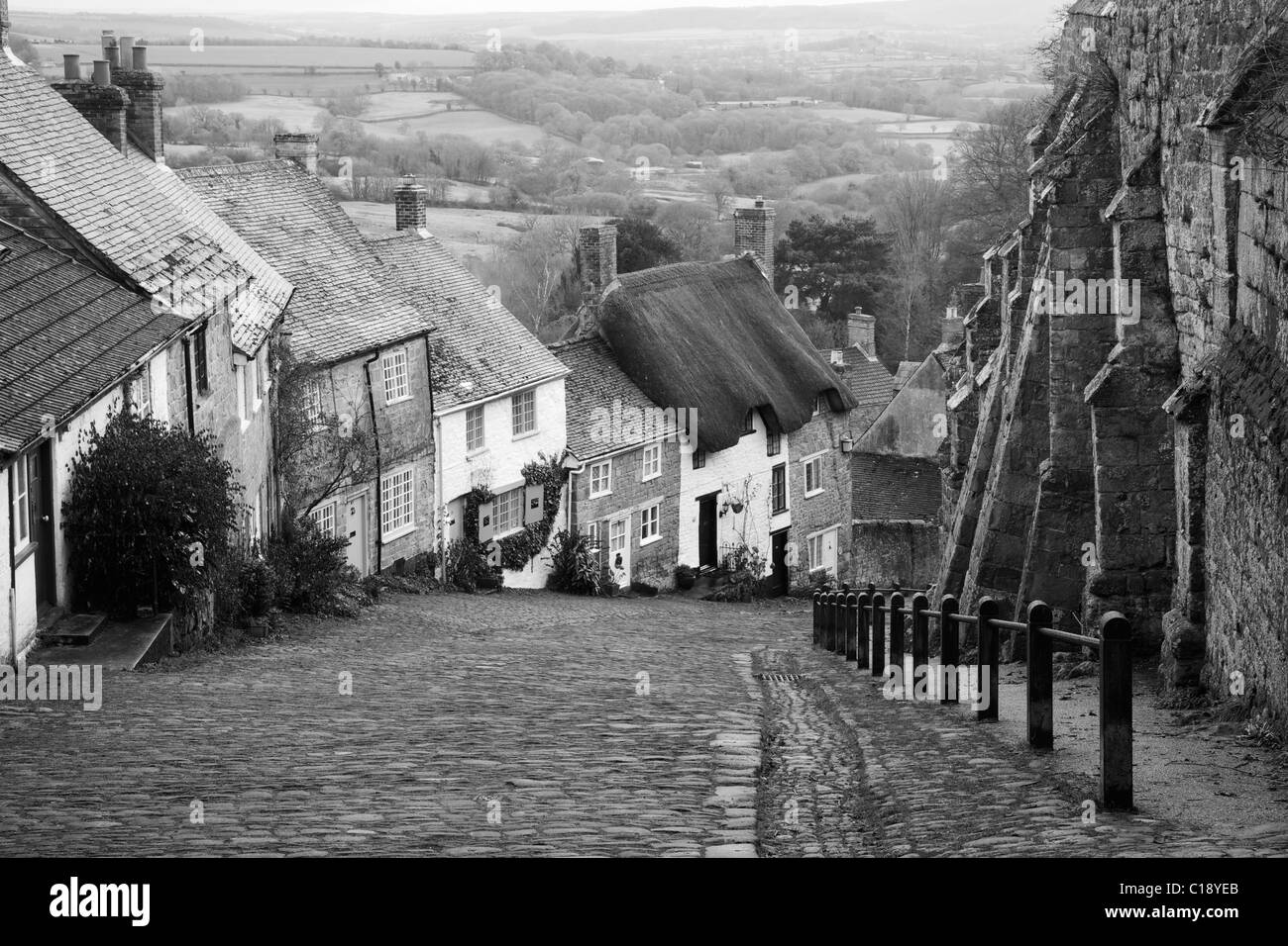 Gold Hill, ein berühmten steilen gepflasterten Straße in Shaftesbury, Dorset, England, UK, Deutschland, GB, Großbritannien, britische Inseln, Stockfoto