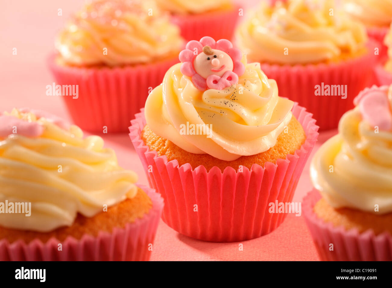 ROSA BABY-DUSCHE-CUPCAKES Stockfoto