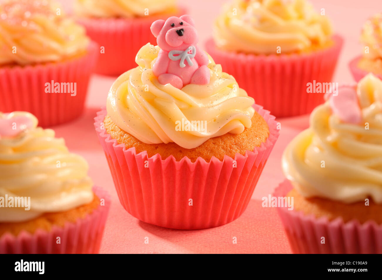 ROSA TEDDYBÄR CUPCAKES Stockfoto