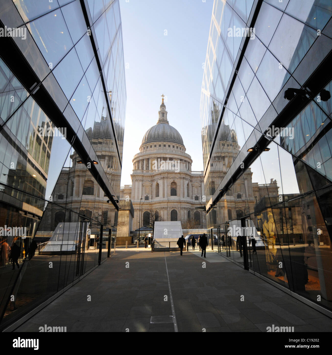 Eine neue Änderung Shopping Mall mit St. Pauls Kathedrale jenseits Stockfoto Eine neue Änderung Shopping Mall mit St. Pauls Kathedrale jenseits Stockfoto