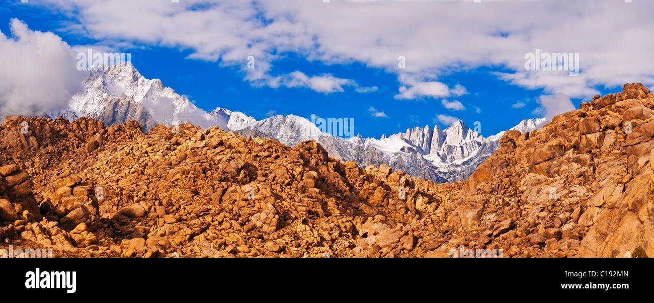 Morgendämmerung am Mount Whitney von der Alabama Hills, Sequoia Nationalpark, Kalifornien USA Stockfoto