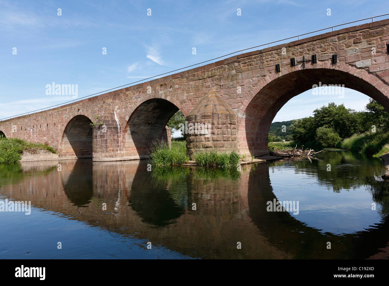 Alte Steinbrücke über den Fluss Werra in Vacha, Rhön, Thüringen, Deutschland, Europa Stockfoto