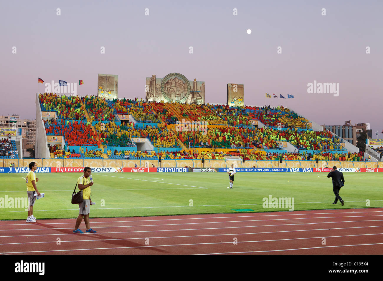 Gesamtansicht von Ismailia Stadium vor einem 2009 FIFA U-20 World Cup match zwischen Deutschland und Kamerun. Stockfoto