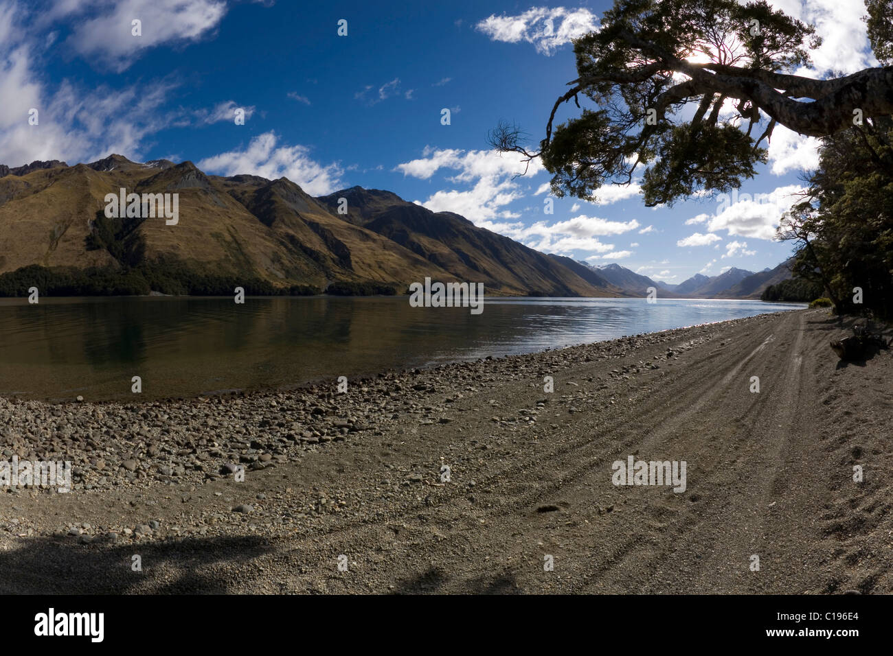 Stein-Strand auf North Mavora Lake, Mossburn, Southland, Südinsel, Neuseeland Stockfoto