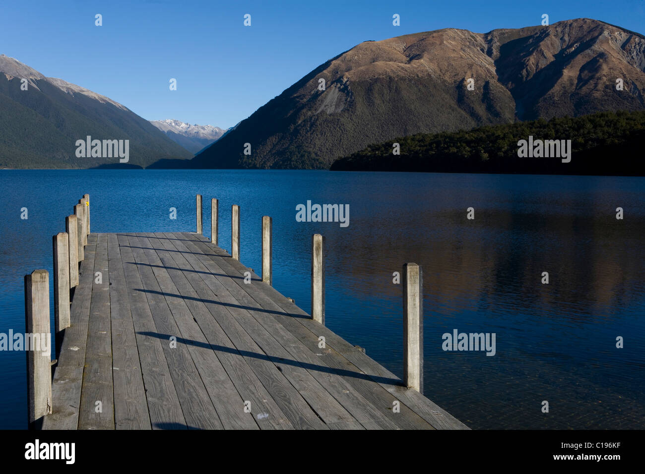 Isolierte Holzsteg, Nelson Lakes, Südinsel, Neuseeland Stockfoto