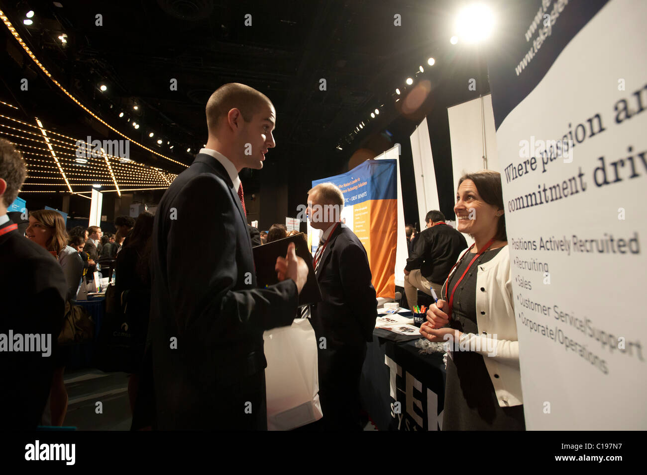 Jobsuchende besuchen eine Karrieremesse im Madison Square Garden in New York statt Stockfoto