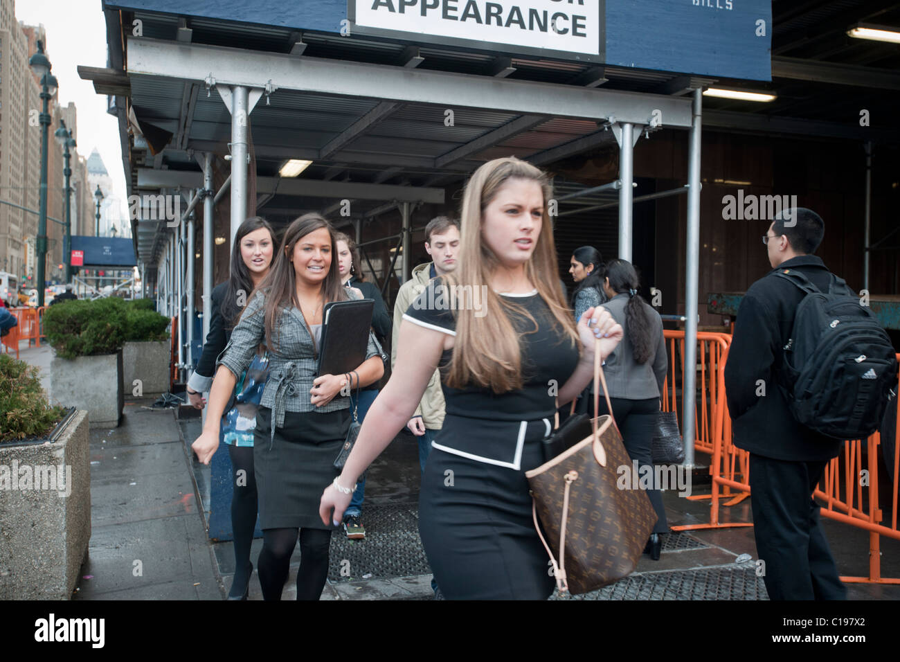 Jobsuchende besuchen eine Karrieremesse im Madison Square Garden in New York statt Stockfoto