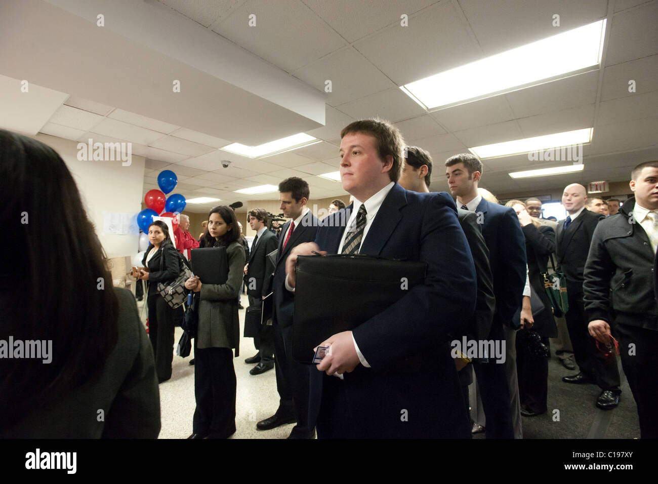 Jobsuchende besuchen eine Karrieremesse im Madison Square Garden in New York statt Stockfoto