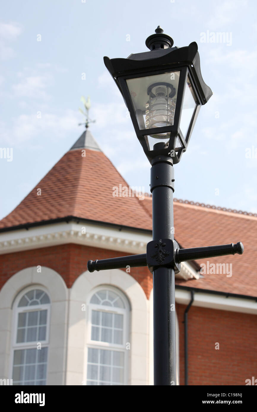 Black Street Lampe mit modernen Leuchtmittel Stockfoto