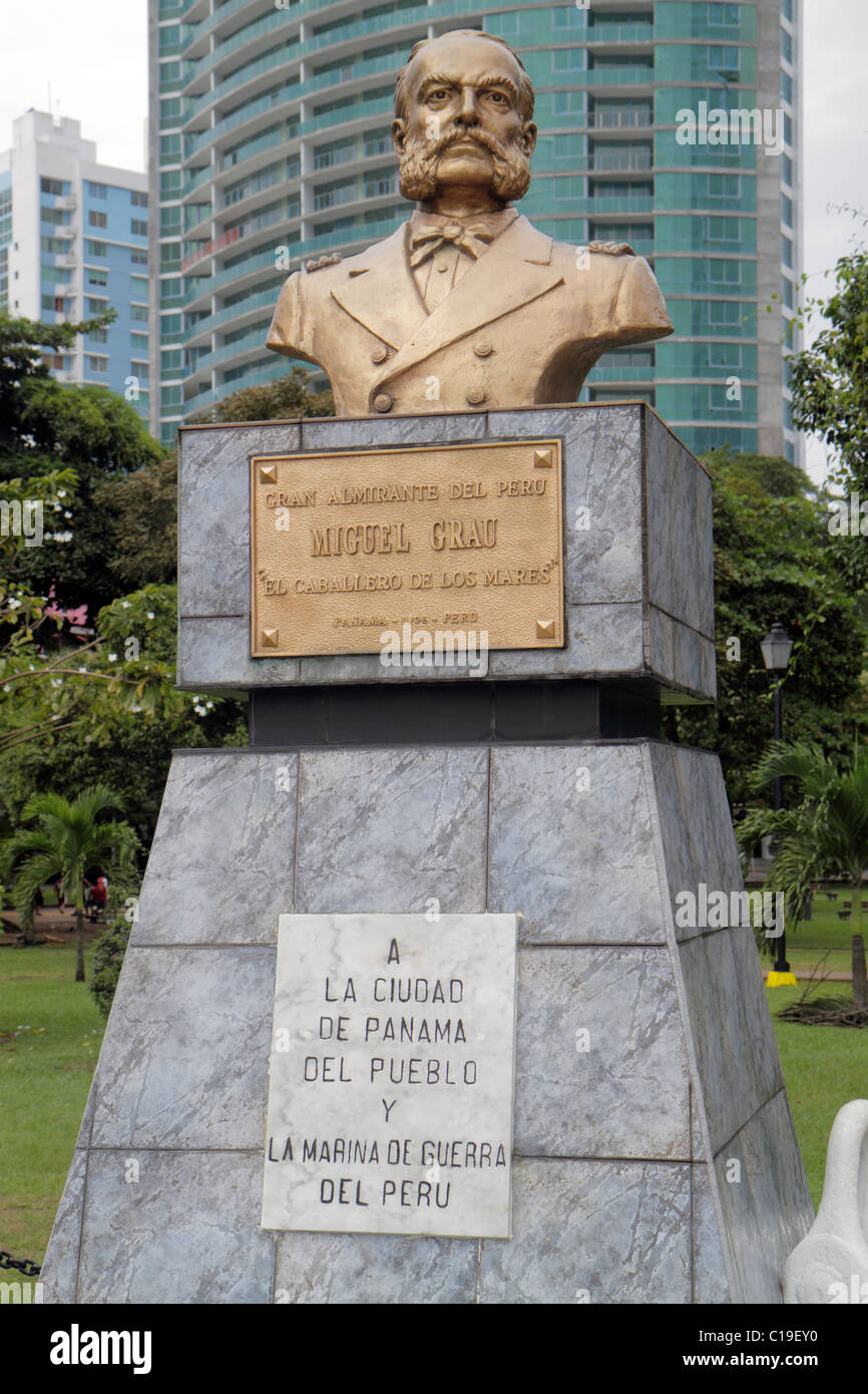 Panama, Lateinamerika, Mittelamerika, Panama City, Parque Urraca, Park, Statue, Büste, Miguel Grau, Geschenk, peruanischer Marineoffizier, Aufstand gegen Spanien, koloniale Hi Stockfoto