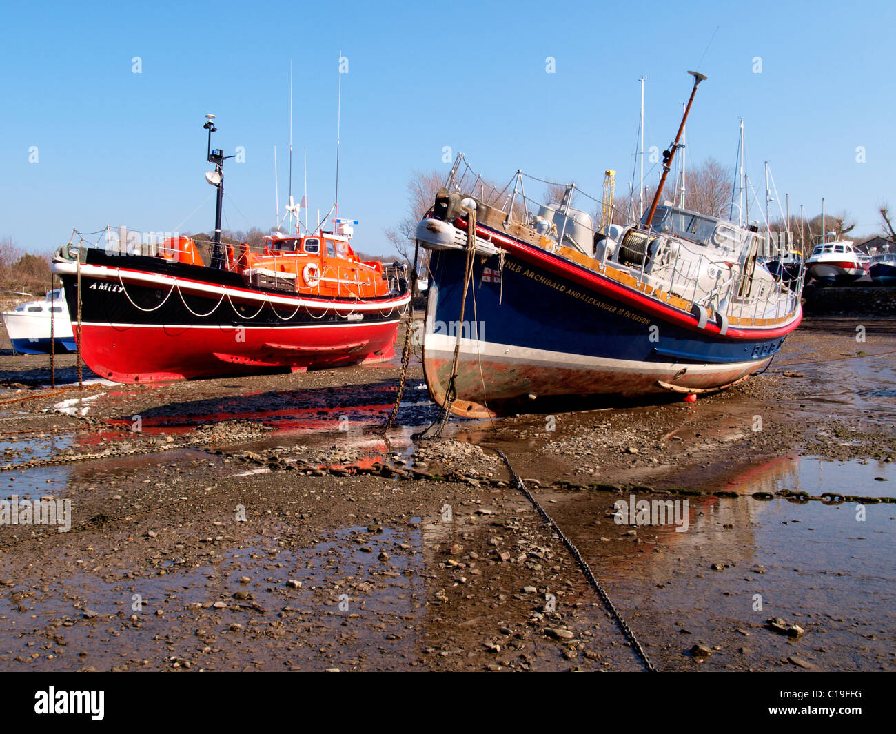 Zwei alte Rettungsboote, Watermouth, Devon, UK Stockfoto