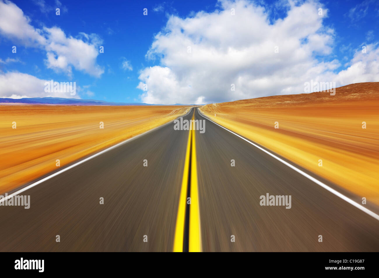 Mirage bei hoher Geschwindigkeit in Wüste Stockfoto