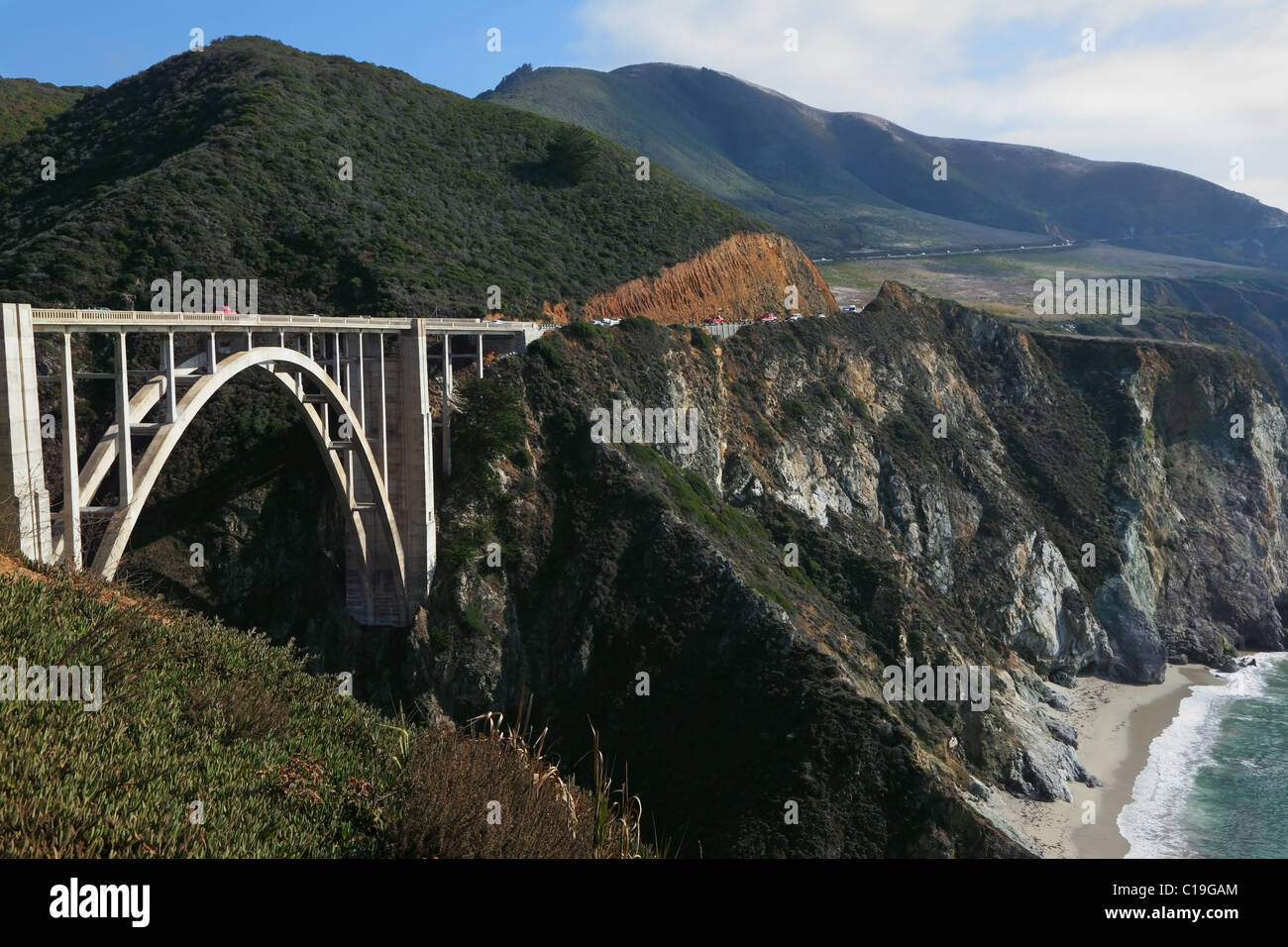 Die prächtige Brücke auf die Küstenstrasse Pazifikküste Stockfoto