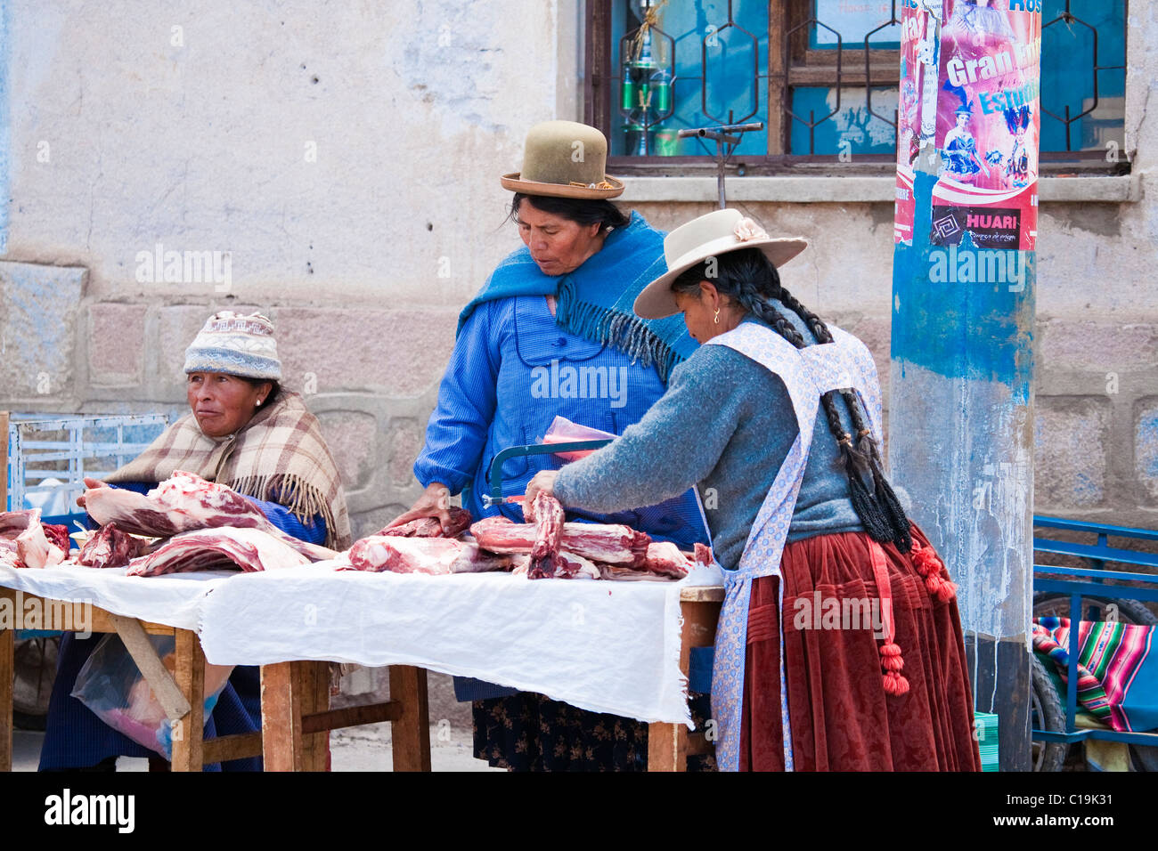 Straßenmarkt in Huari, Bolivien, Südamerika. Stockfoto