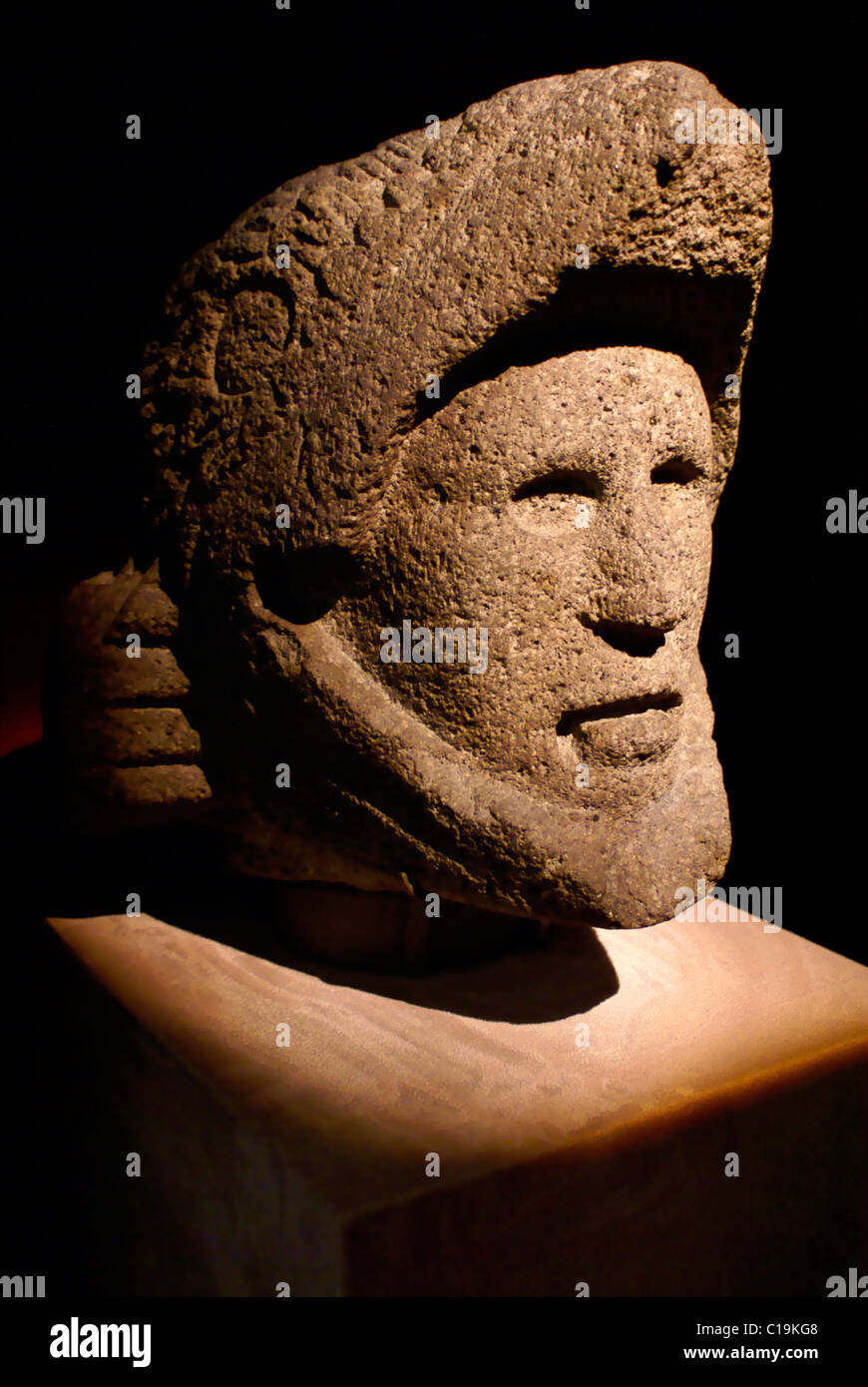 Stein-Skulptur des Kopfes von einem aztekischen Adlerritter in der Templo Mayor Museum, Mexiko-Stadt Stockfoto