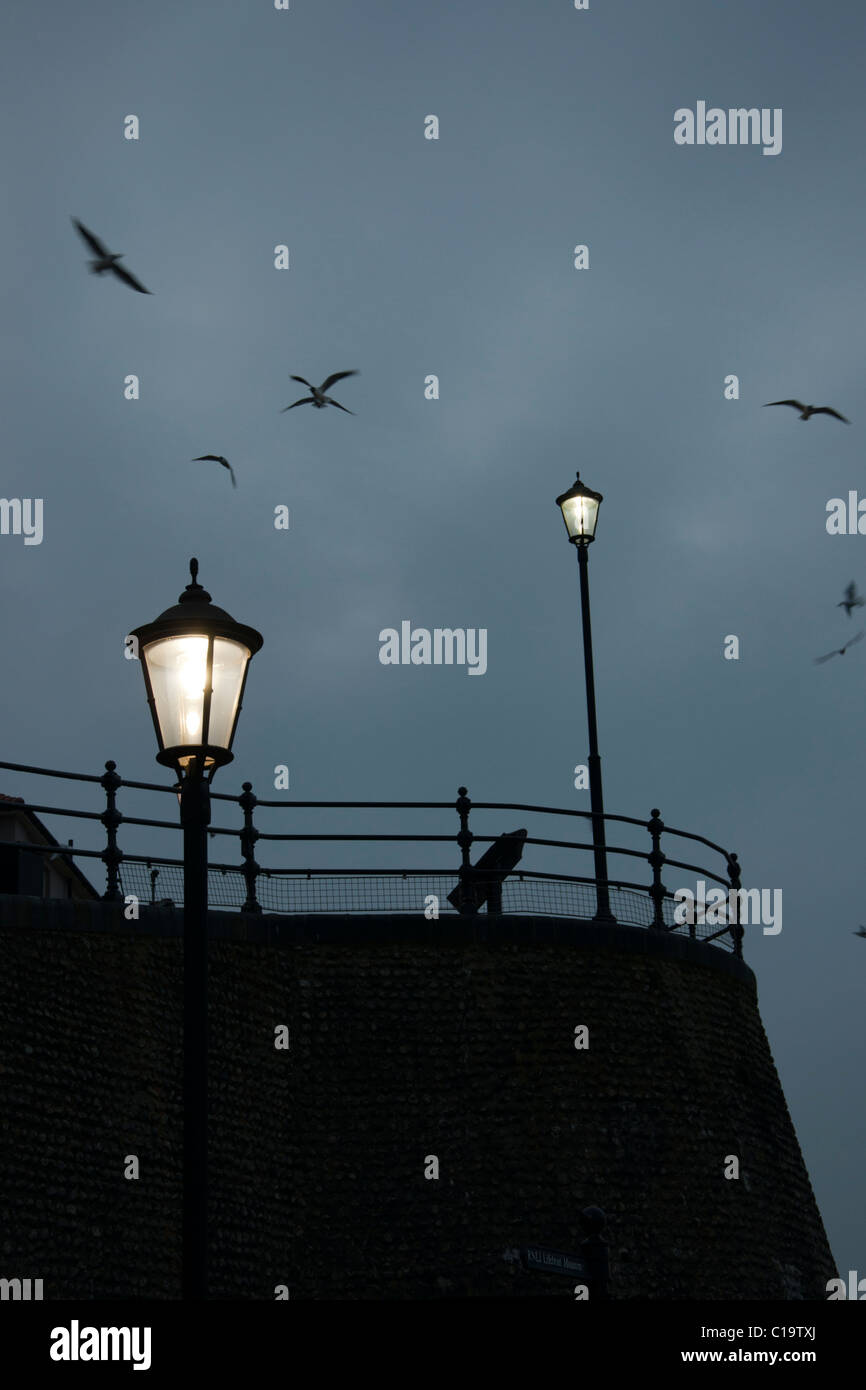 Viktorianische Laternenmasten an Strandpromenade Cromer North Norfolk Stockfoto