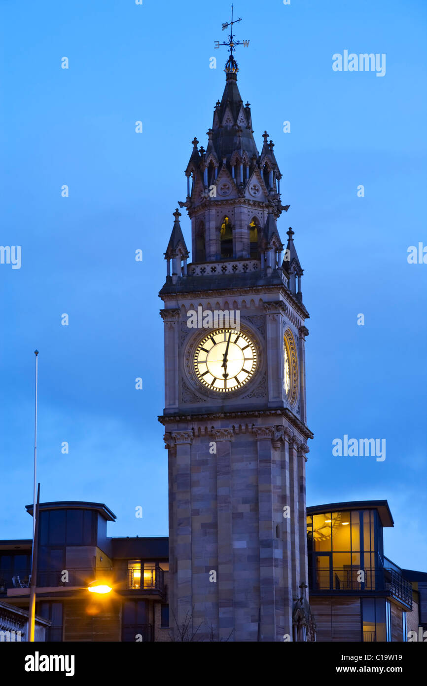 Das Albert Memorial Clock in Queen Square, Belfast, Nordirland Stockfoto