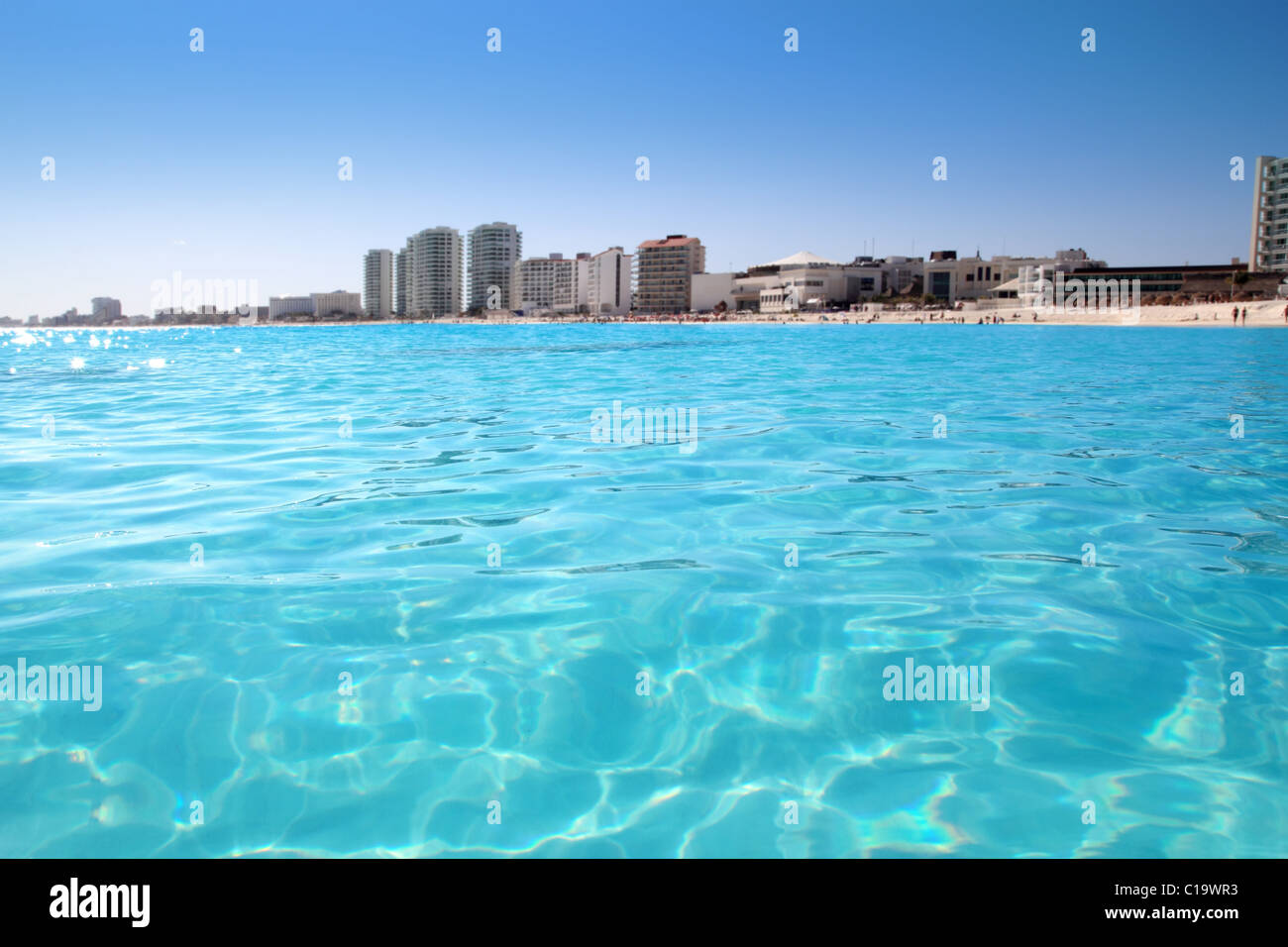 Cancun Strand-Blick vom türkisfarbenen Wasser der Karibik Urlaubsziel Stockfoto