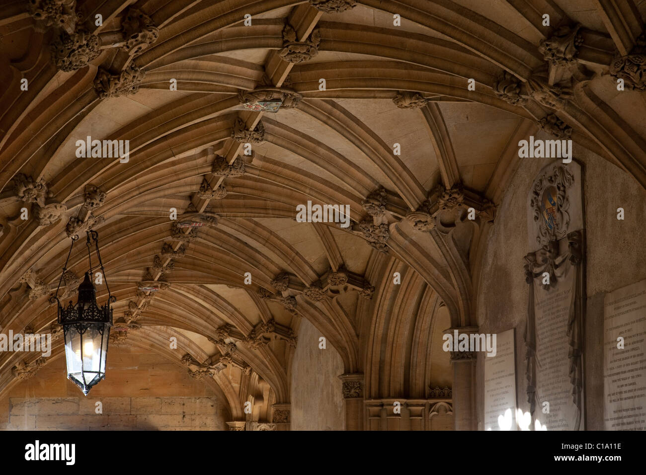RIB-Gewölbedecke des Eintritts in die große Halle des Christ Church College der Universität Oxford, Oxfordshire, England, UK Stockfoto