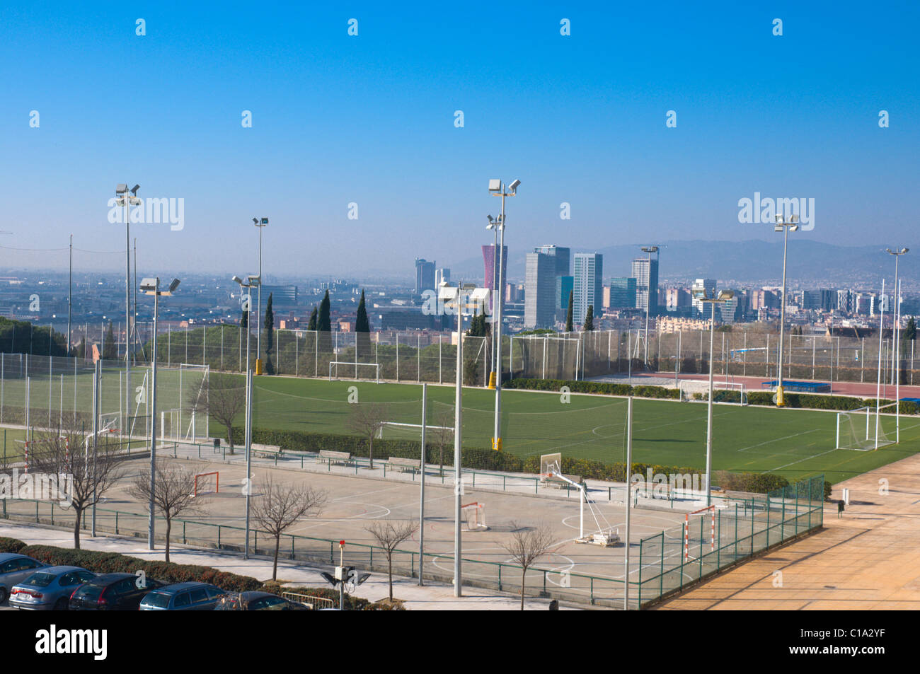 Felder und Stellplätze für Ballspiele am Anella Olimpica das Olympische Dorf in Montjuic Hügel Parken Barcelona Spanien Europa Stockfoto