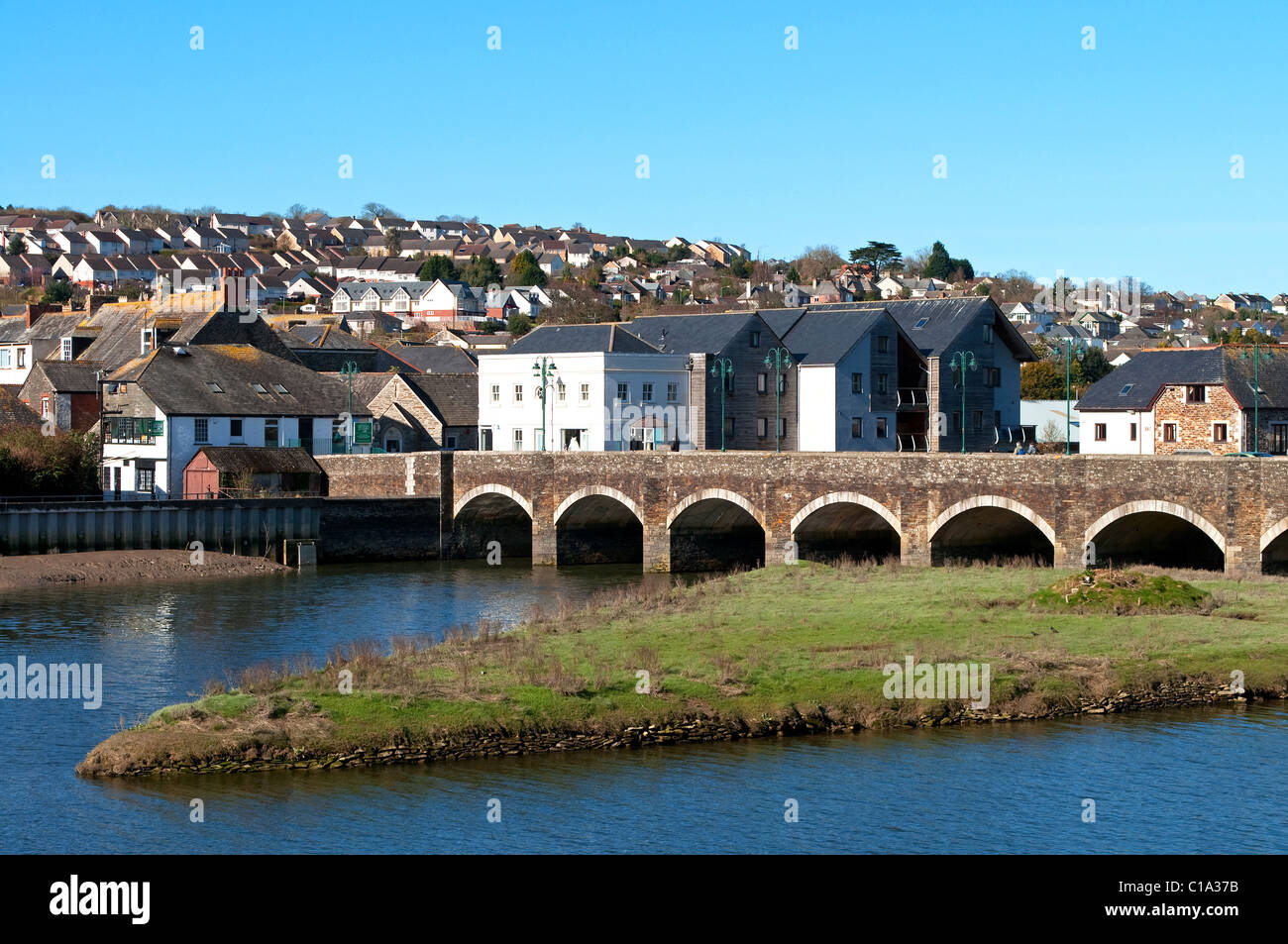 Die Brücke über den Fluss Camel in Wadebridge, Cornwall, UK Stockfoto