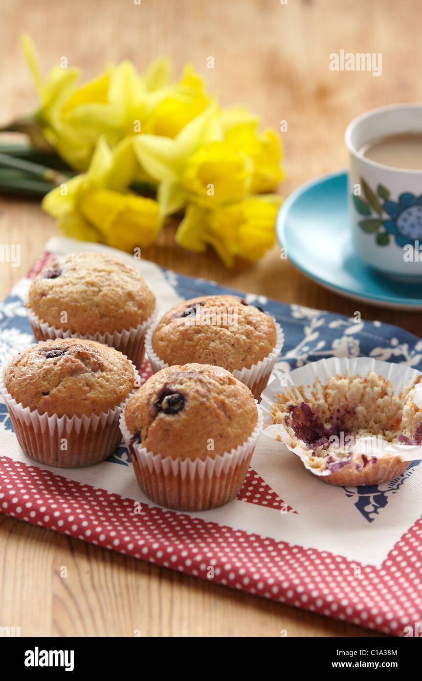 Blaubeer-Muffins auf ein Geschirrtuch Union Jack Stockfoto
