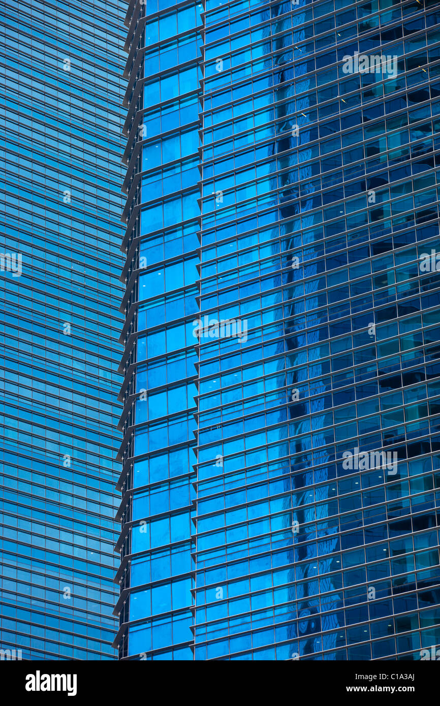 Glas und Stahl der Wolkenkratzer am Collyer Quay, im Finanzviertel Raffles Place, Singapur Stockfoto