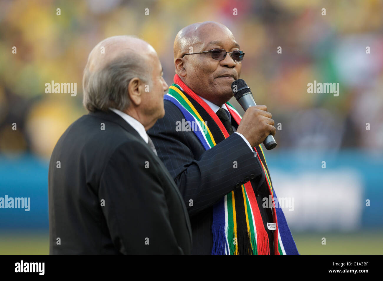 South African President Jacob Zuma (r) und FIFA-Präsident Sepp Blatter (l) liefern Hinweise zur Eröffnung der WM 2010. Stockfoto