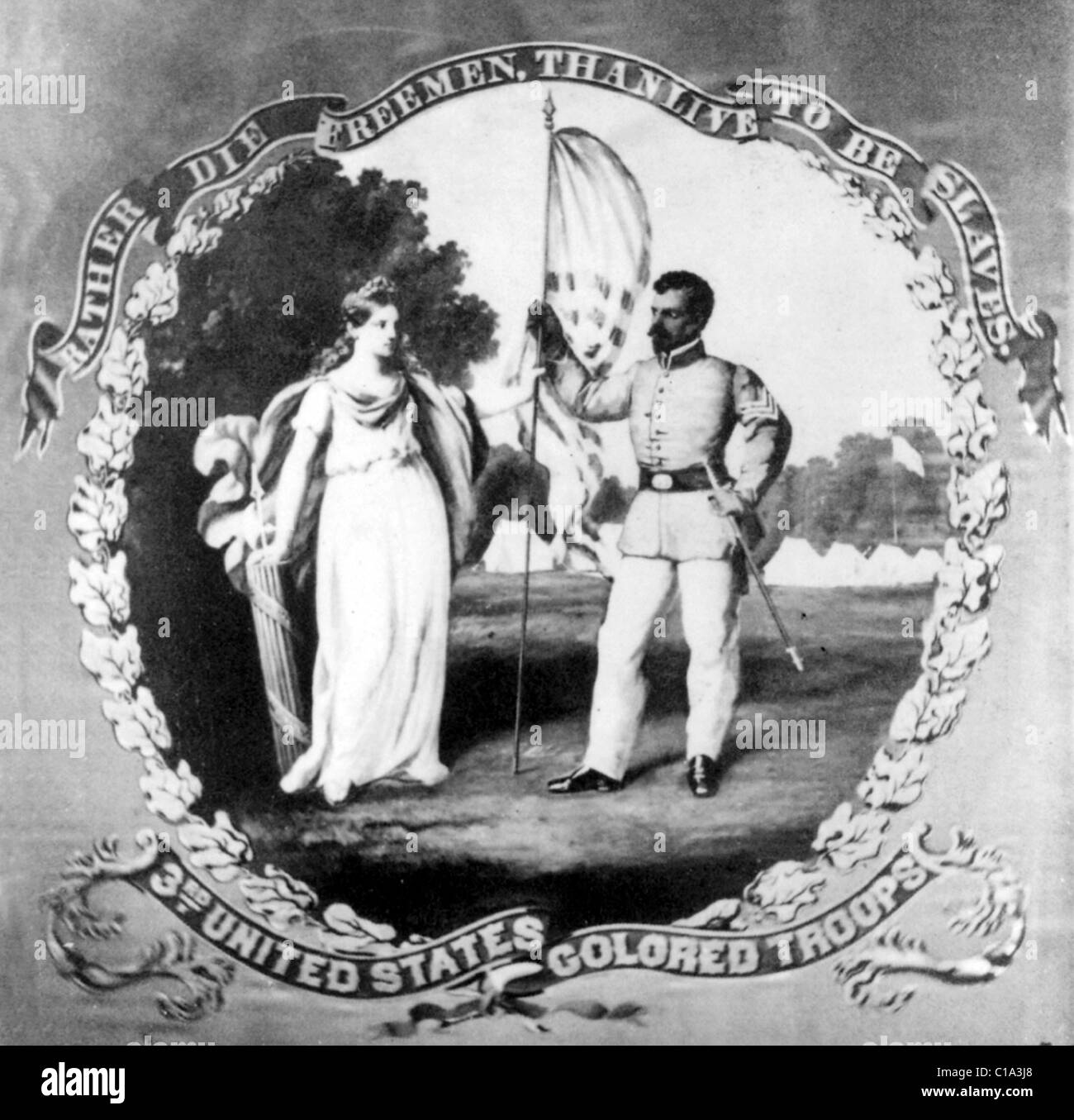 Regimental Flag Darstellung afrikanischer amerikanischer Soldat und Columbia hält eine amerikanische Flagge zwischen ihnen. Stockfoto