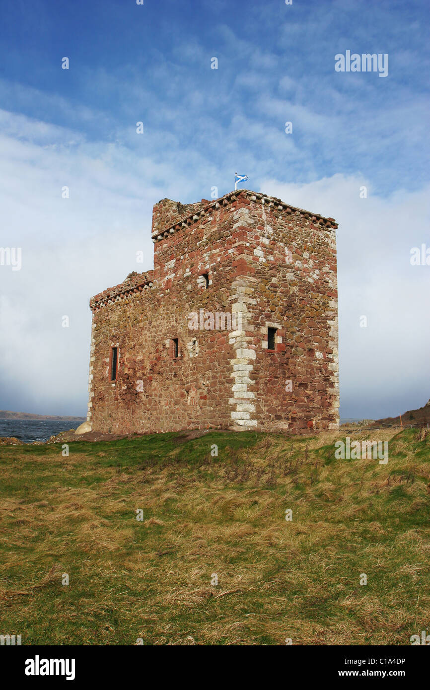 Portencross Schloss liegt mit Blick auf den Firth of Clyde in der Nähe von West Kilbride in Ayrshire. Stockfoto