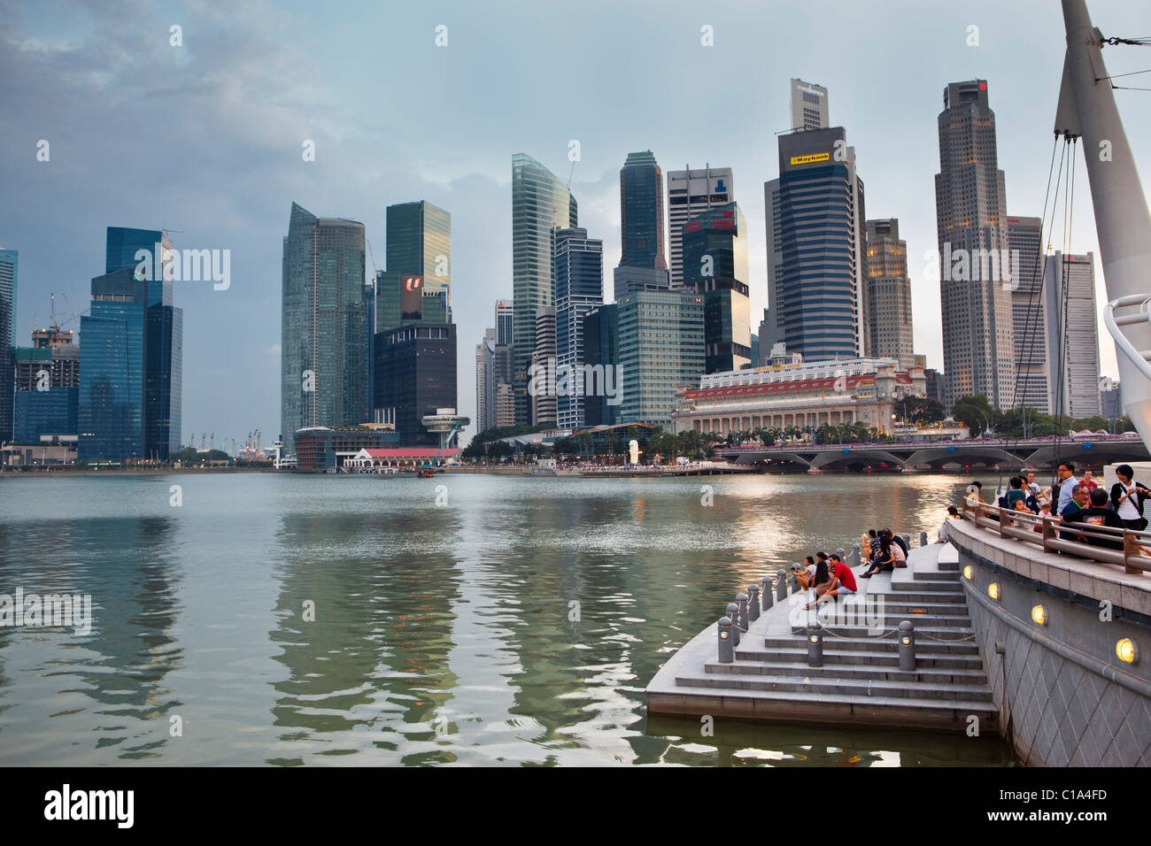 Blick auf die Skyline der Stadt von der Marina Bay Esplanade.  Marina Bay, Singapur Stockfoto