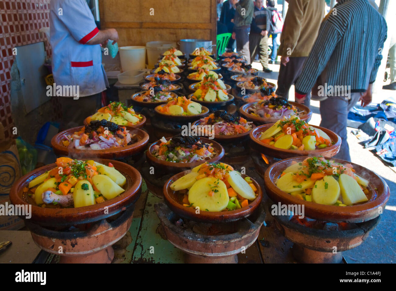Tajine Gerichte auf dem Markt platzieren Inezgane Stadt nahe Agadir Marokko-Südafrika Souss Stockfoto