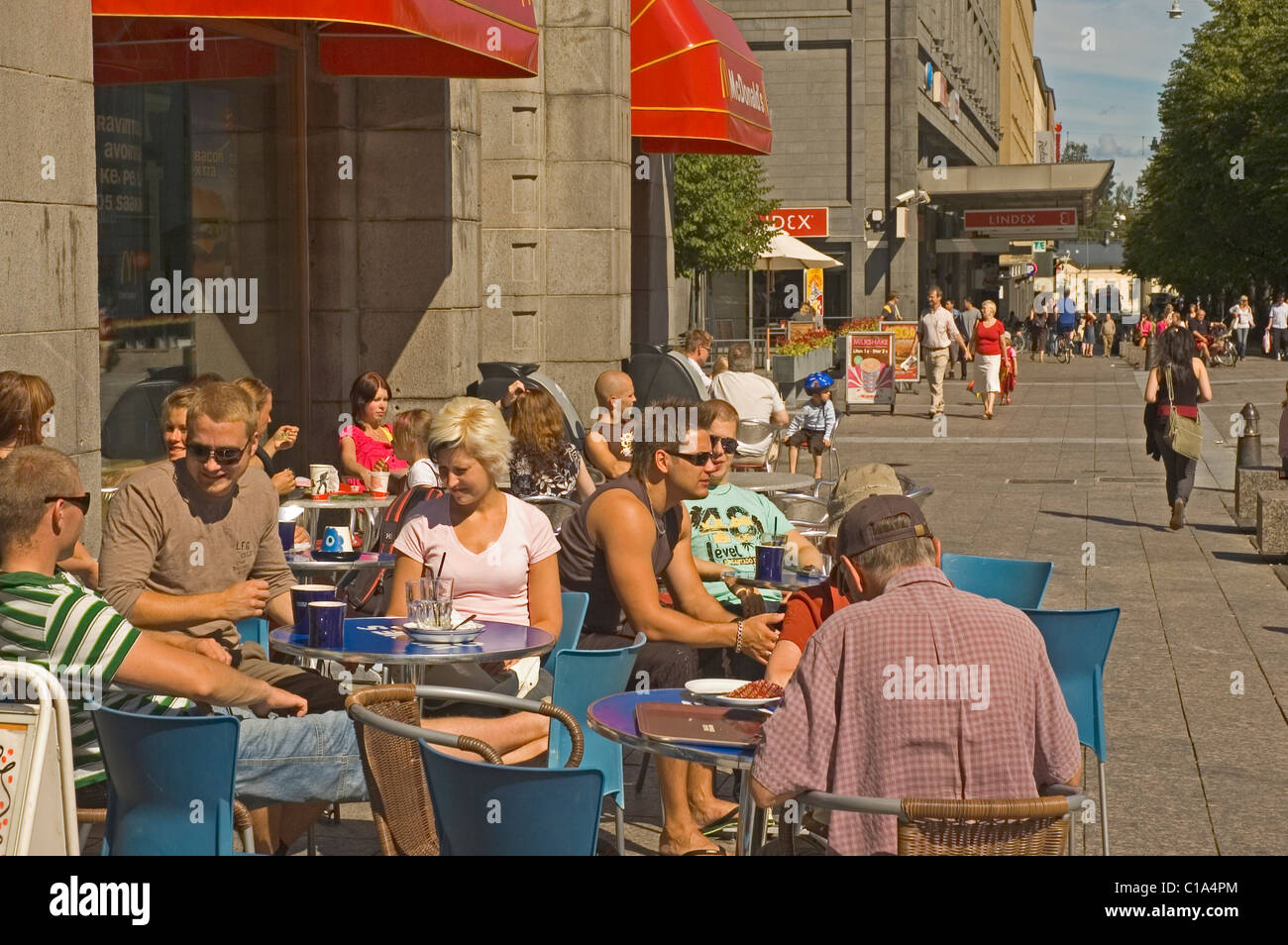 Europa, Finnland, Vaasa (Vasa), Marktplatz, Café am Hoviokeudenpuistikko, Fußgängerzone Stockfoto