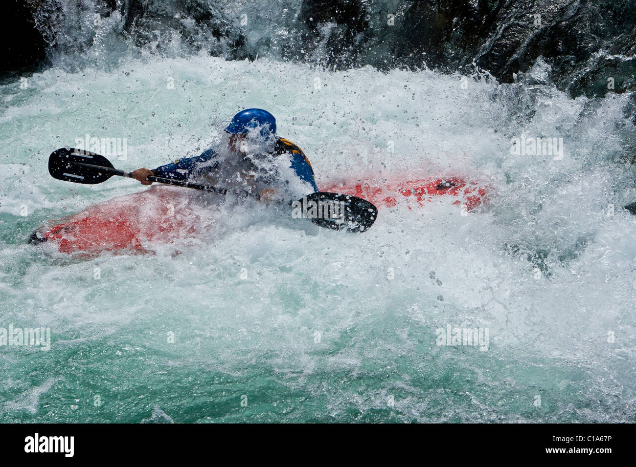 Wildwasser Kajak. Stockfoto