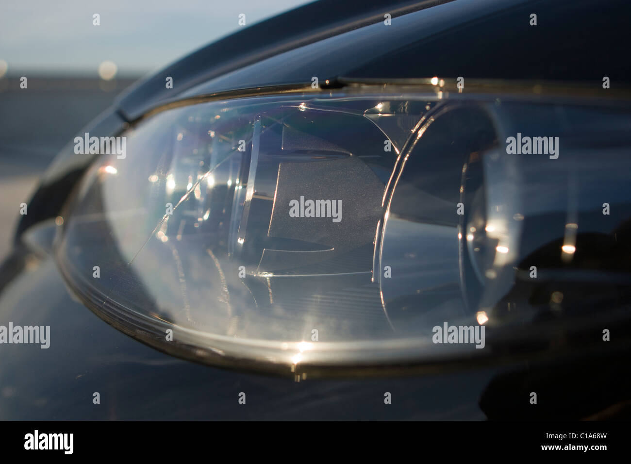 Scheinwerfer von generischen Limousine mit Glühbirne, parabolische Objektiv und Schutzhülle Stockfoto