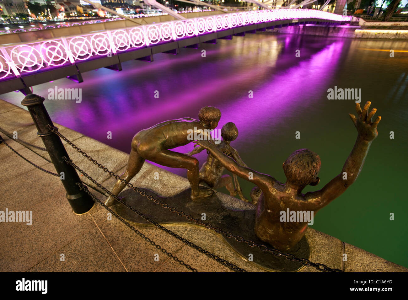 Die "erste Generation" Bronzeskulptur von Chong Fah Cheong am Fluss Singapur, Singapur Stockfoto