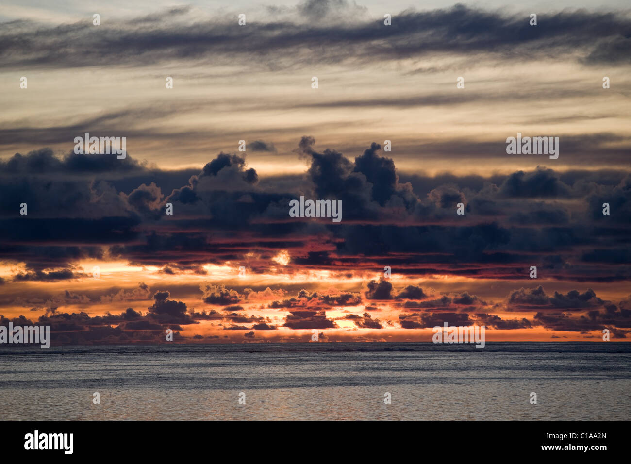 Sonnenuntergang über Süd-Pazifik Horizont Stockfoto