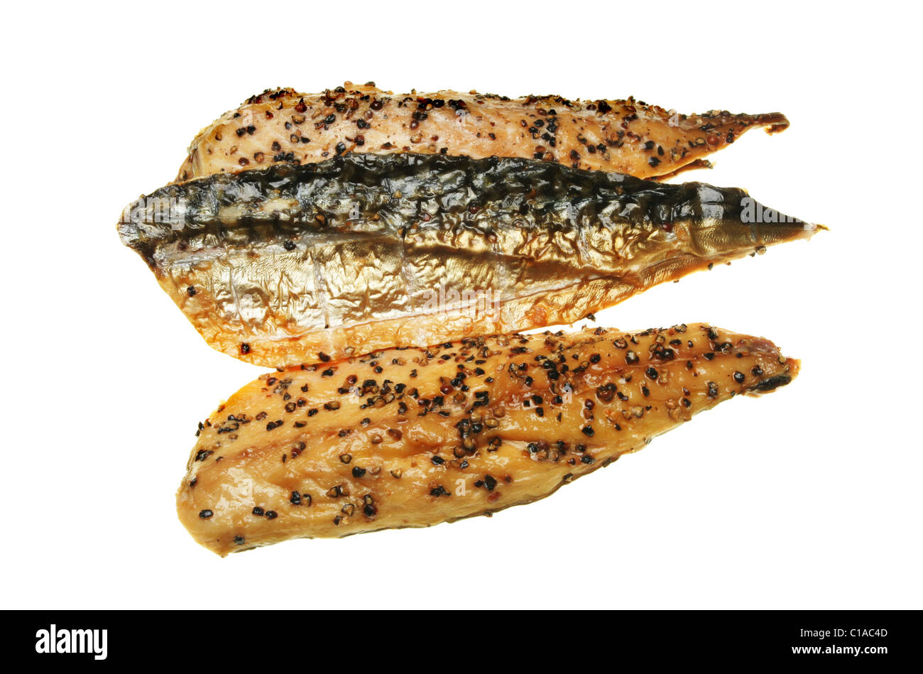 Geräuchert und gepfefferten Makrelen Filets isoliert auf weiss Stockfoto