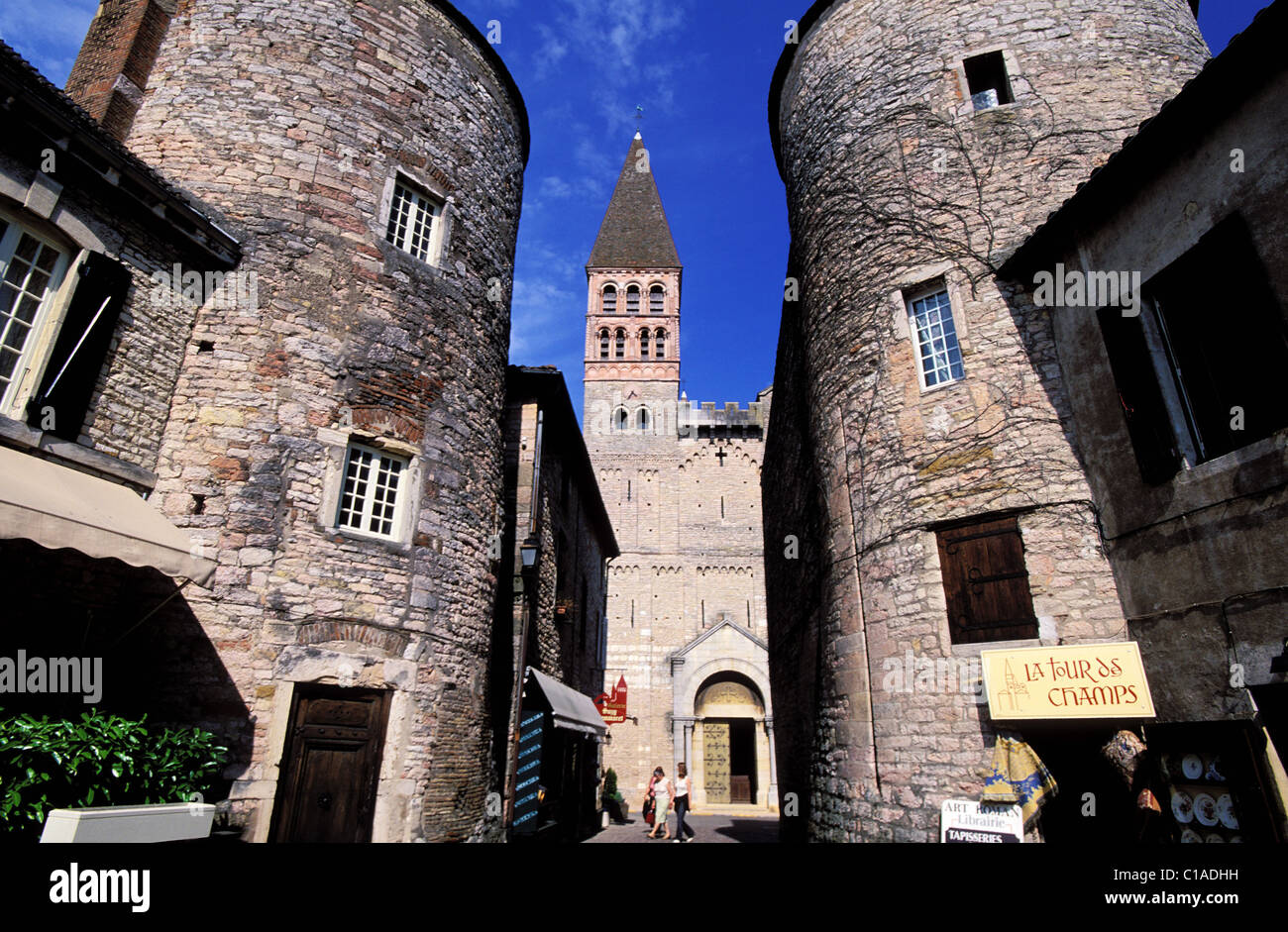 Frankreich, Saone et Loire, Abtei Tournus, zwei verbleibenden Türme aus dem alten Kirche Saint-Philibert-Gehäuse Stockfoto