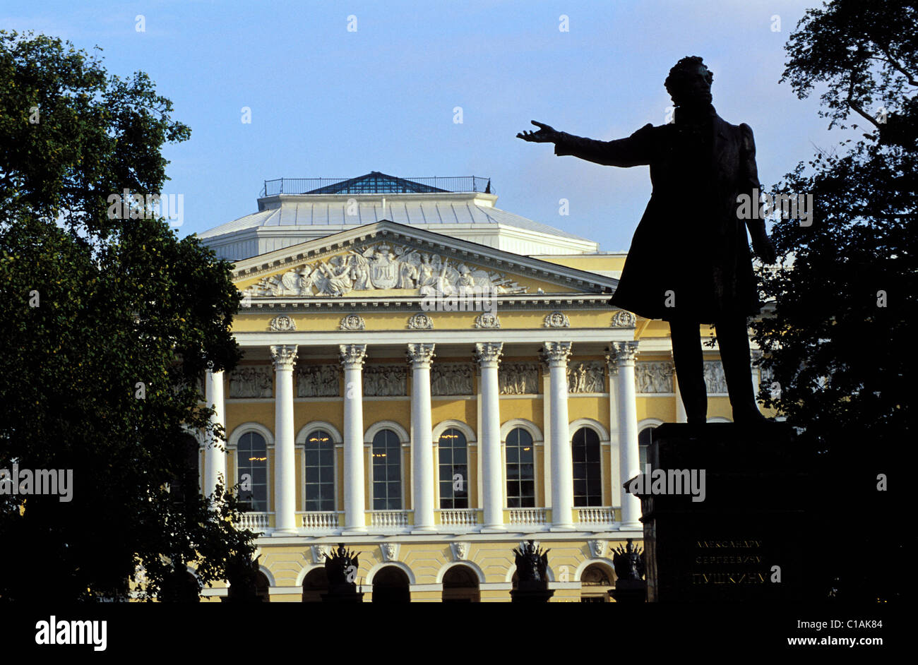Russland, StPetersburg, Pouchkine Statue vor Ermitage Museum Stockfoto