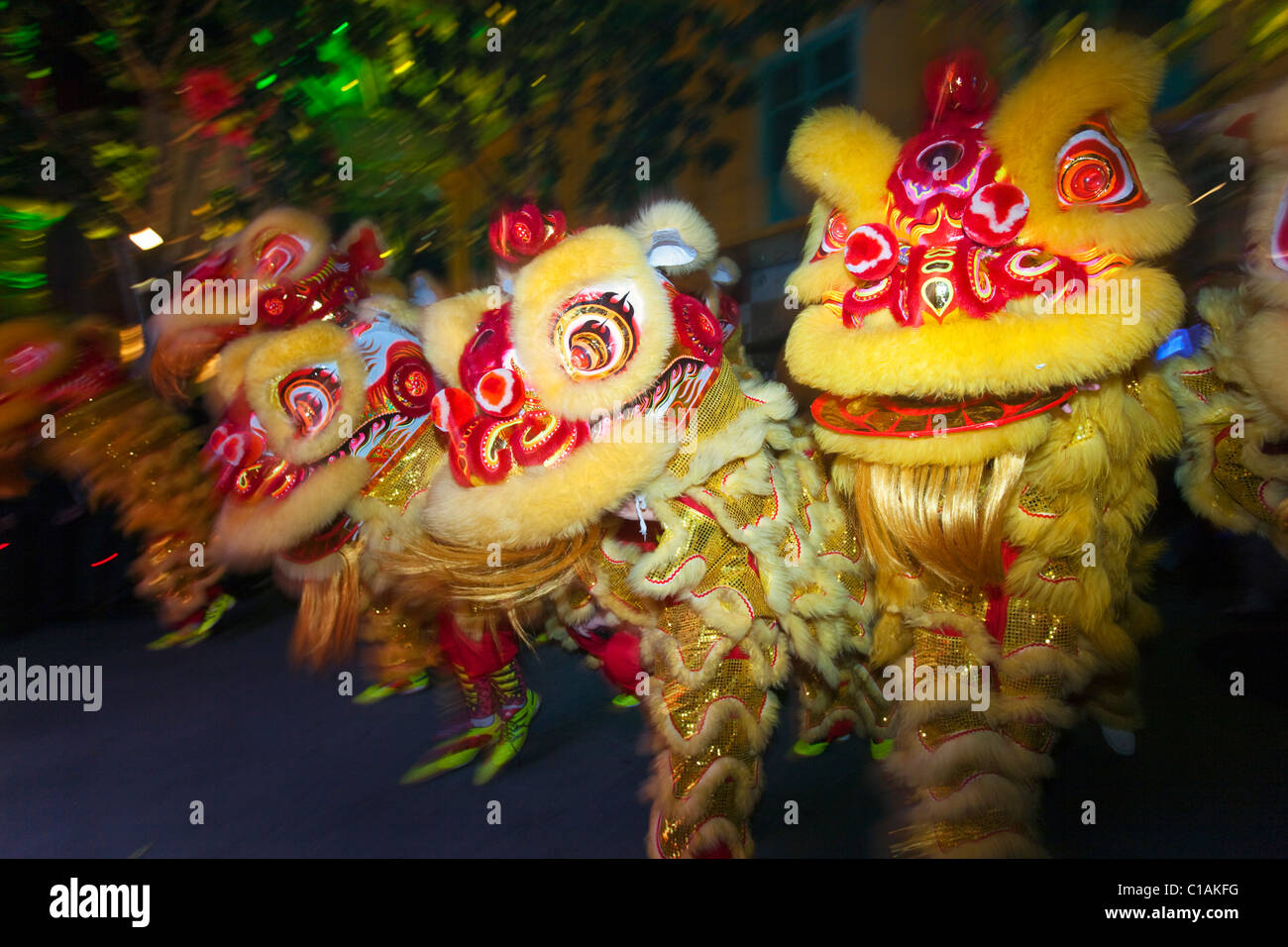 Löwentanz Darsteller während des chinesischen Neujahrs.  Chinatown, Singapur Stockfoto